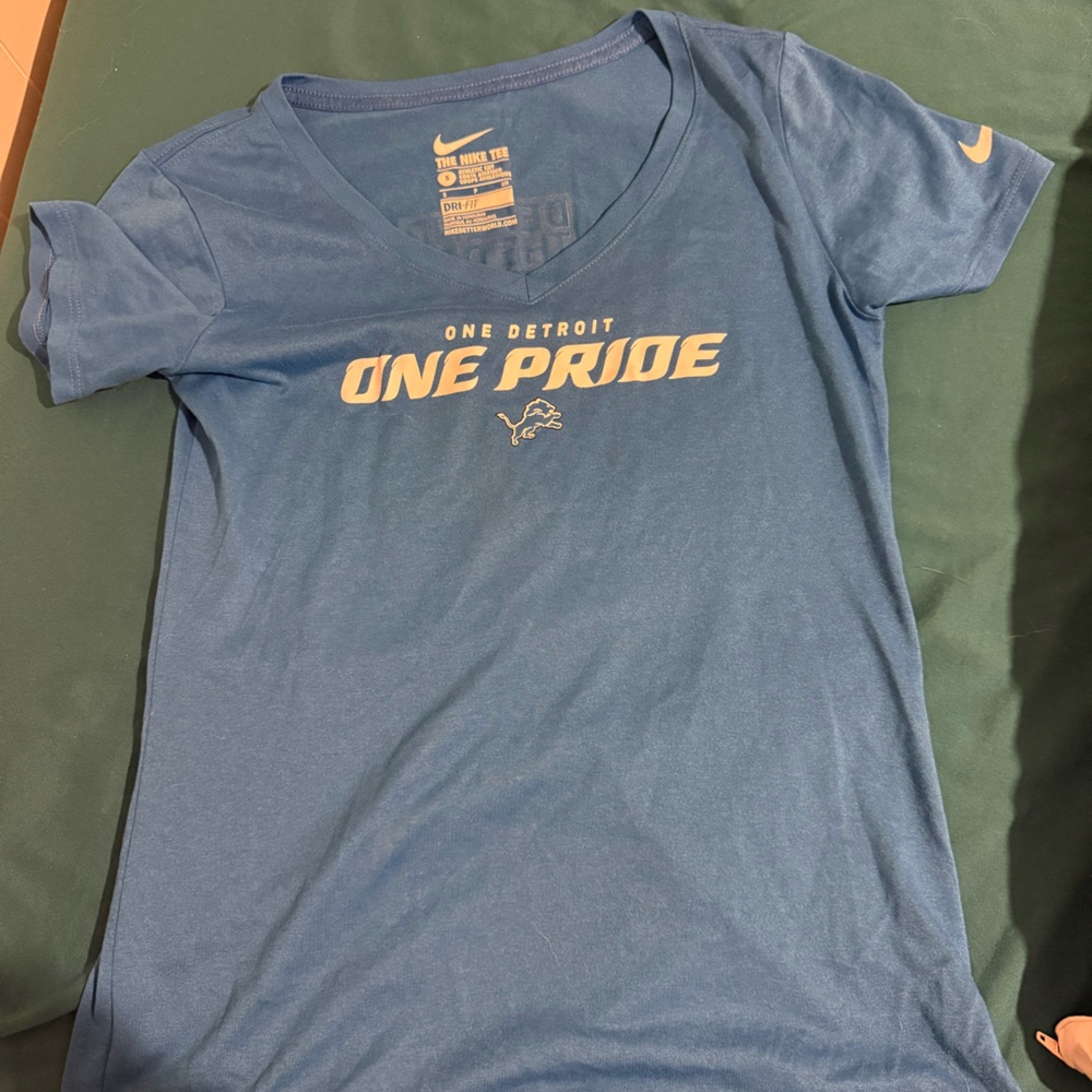 Detroit lions nike dry fit women’s shirt